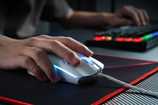 Comment choisir une souris gaming avec une sensibilité réglable ?